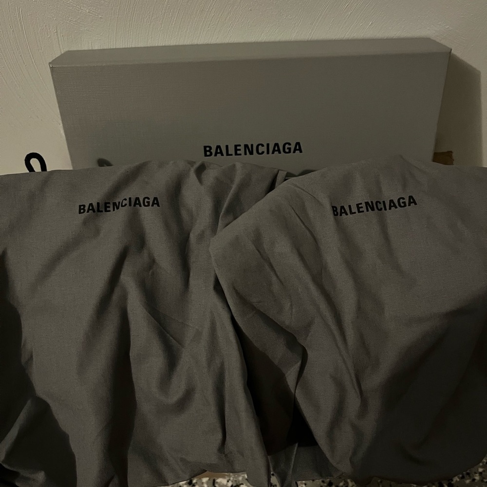 Balenciaga Black and Gold Nappa Leather Slides - Picture 8 of 9